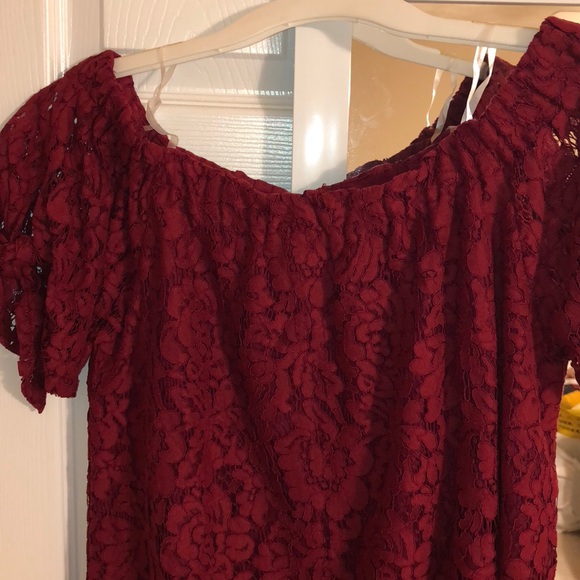 BRAND NEW Women's Lace Off the Shoulder Top - Picture 4 of 6